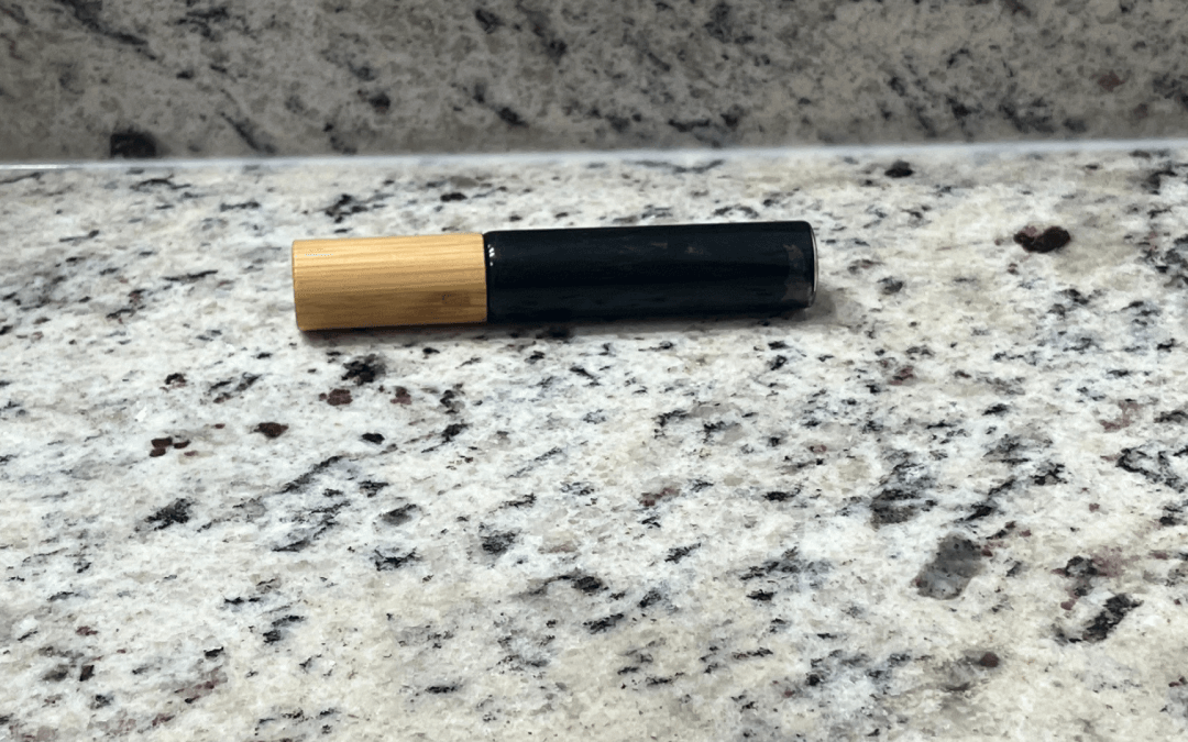 Homemade Mascara Recipe (Nourishing & Volumizing Black Formula)
